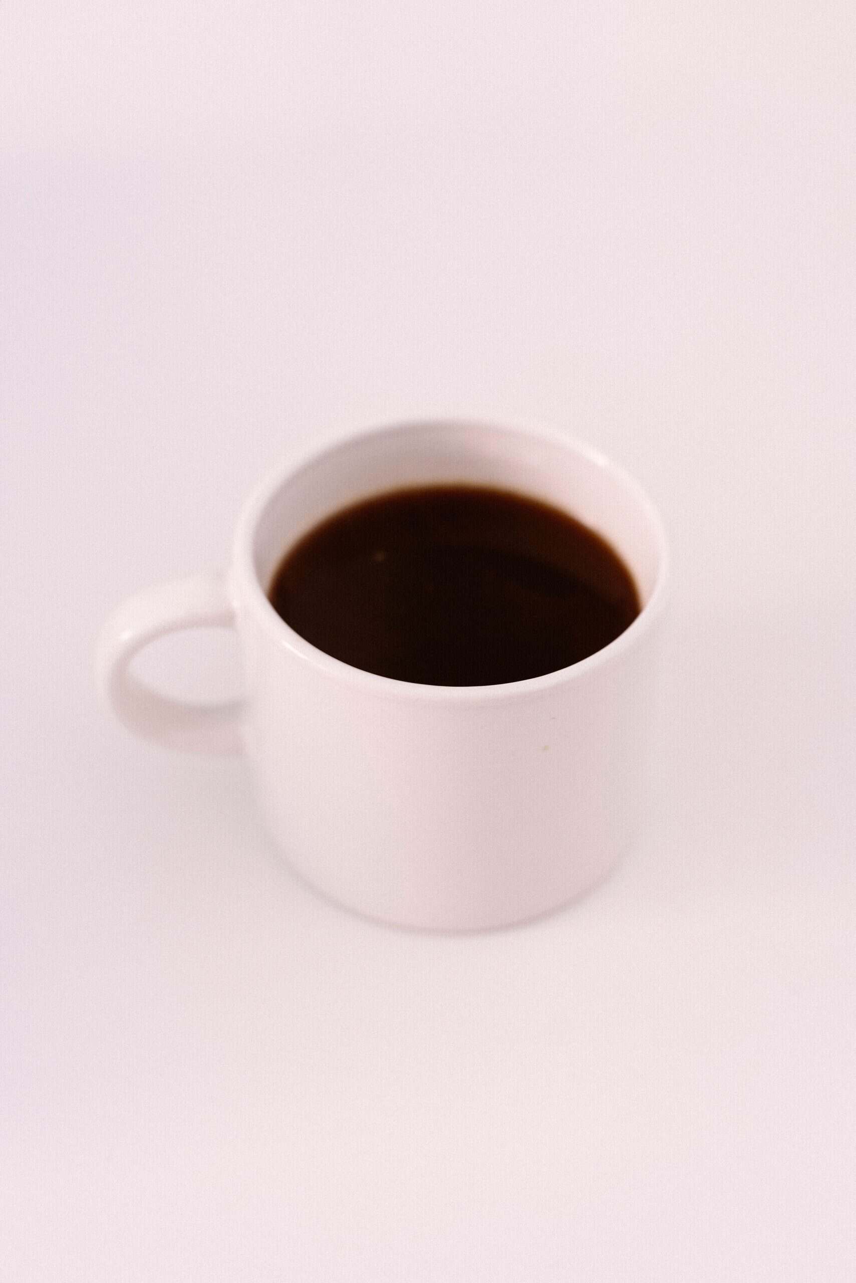 NooCube and coffee illustration for comparing caffeine with a nootropic supplement